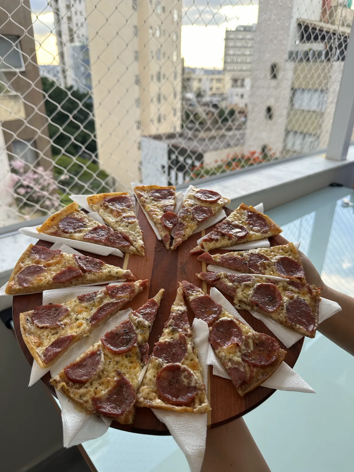 Rodízio de pizza servido em varanda de apartamento em BH