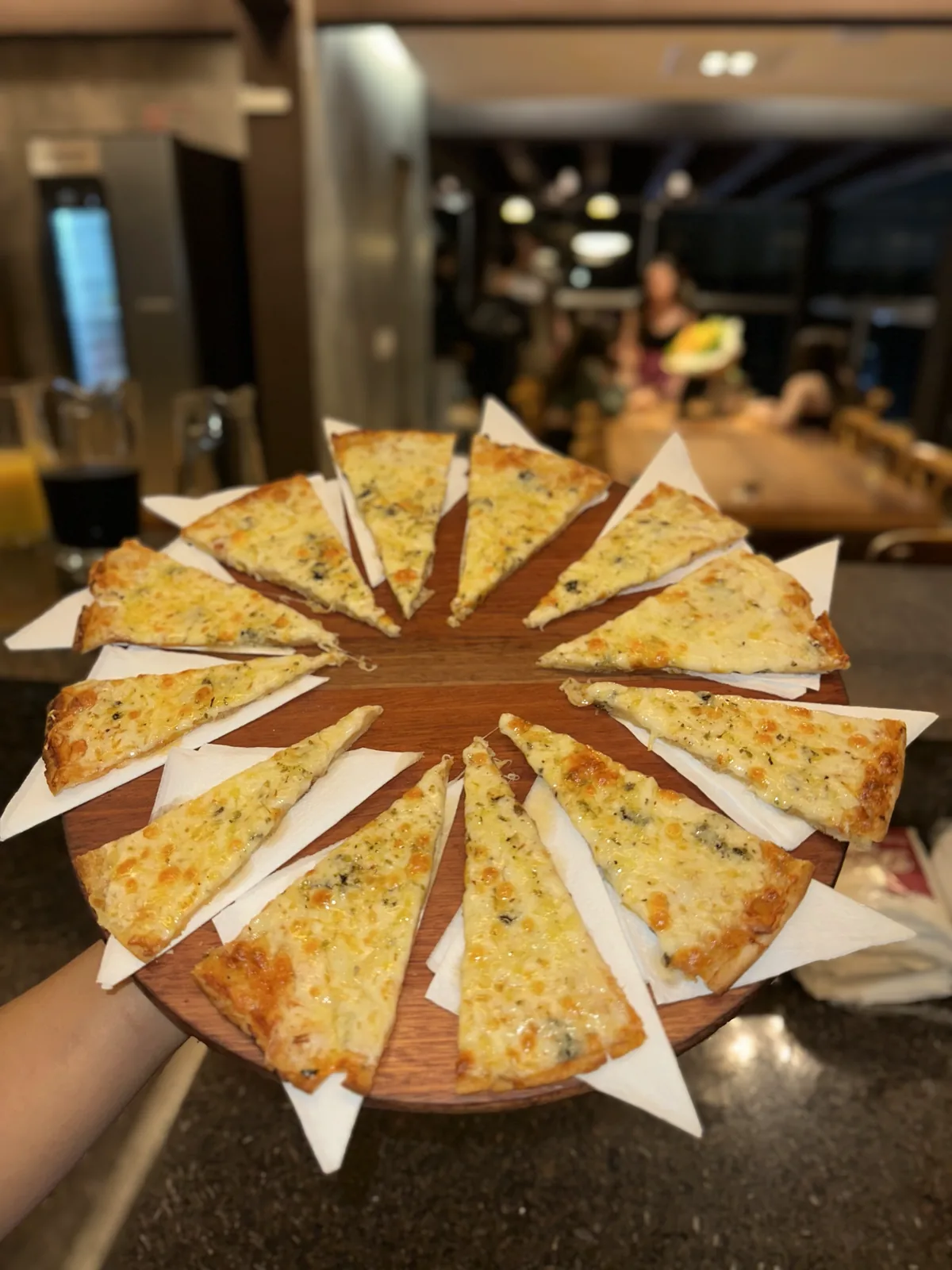 Rodízio de pizza servido em evento